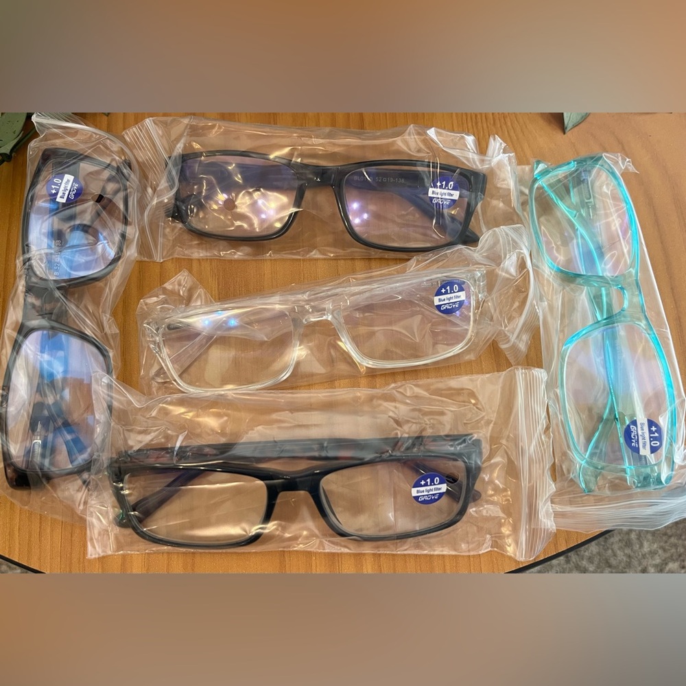 Readers Woman’s Glasses With +1.00 Magnification & Anti Blue Light Protection - Picture 2 of 13